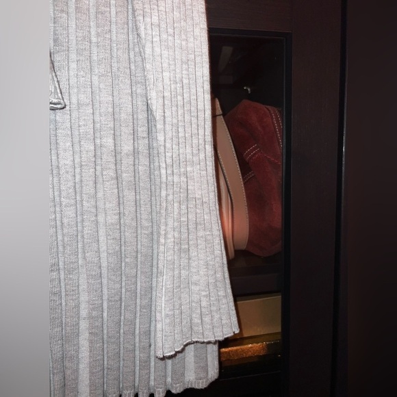 House of Harlow Grey 2-Piece Skirt with Long Sleeve Top - Picture 5 of 8